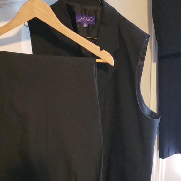 3 piece suit, coat is 53 'paint is inches long, - Picture 4 of 4